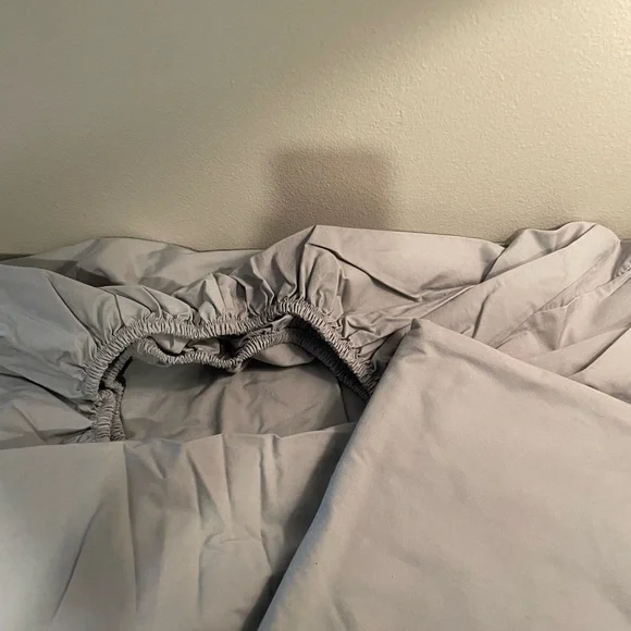 XL Twin fitted and flat sheets (no pillow case) - Picture 3 of 3